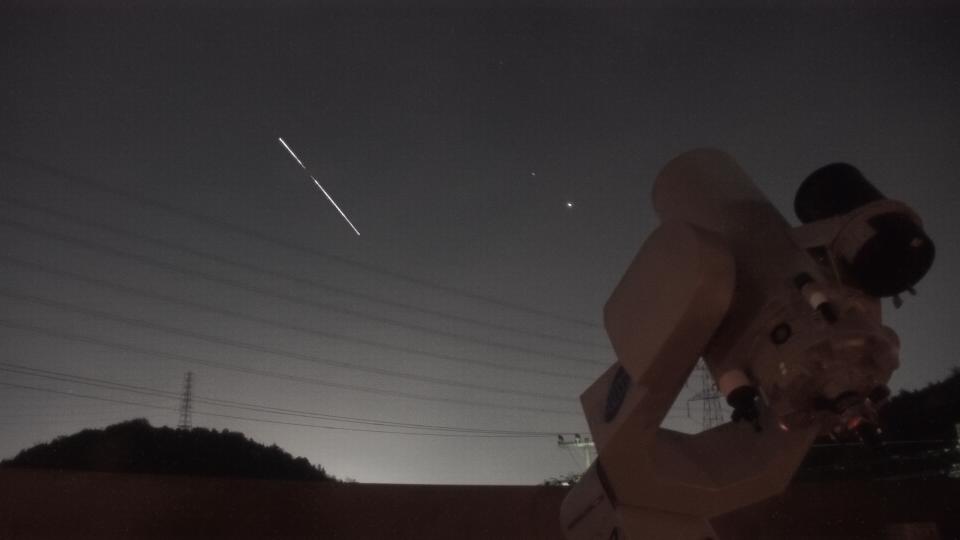 上空を通過するISS(201118)