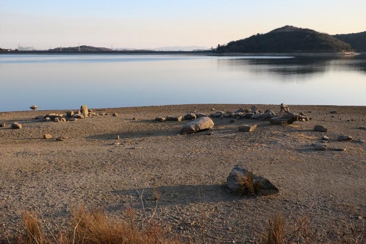 顔を出した平荘湖5号墳と6号墳