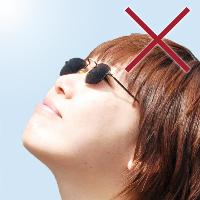 サングラスで太陽を見てはダメ!