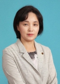 公明党議員団所属で議席番号10の岡田妙子の写真