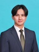 無会派で議席番号17の笹本航生の写真