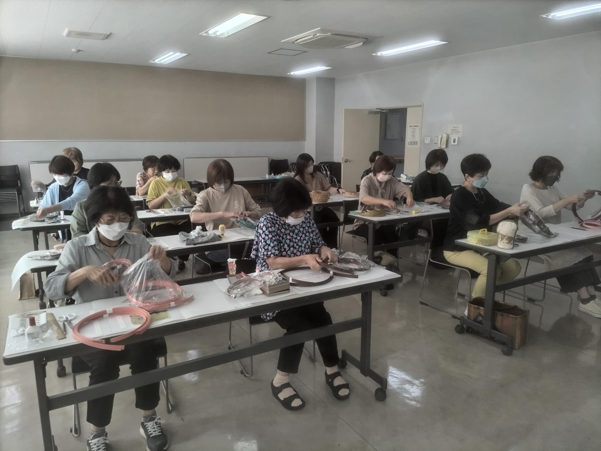 クラフトバンド教室の様子1