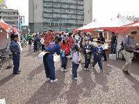 地区活動にも積極的に参加する消防署員の写真2