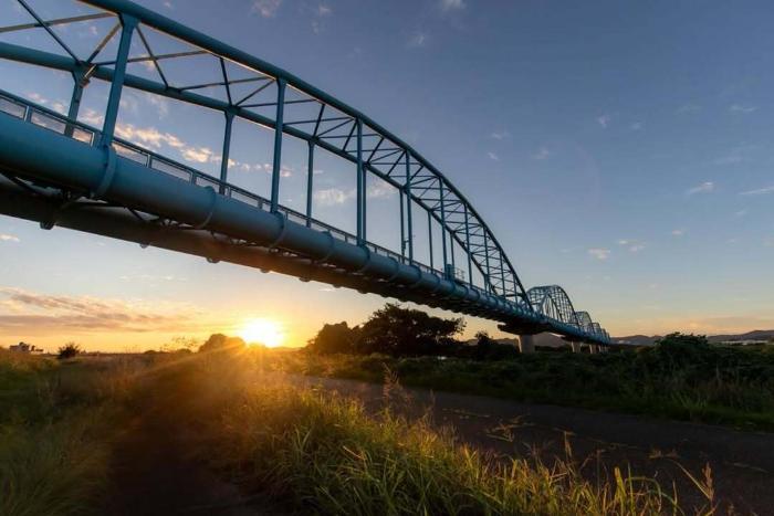 水管橋の夕日