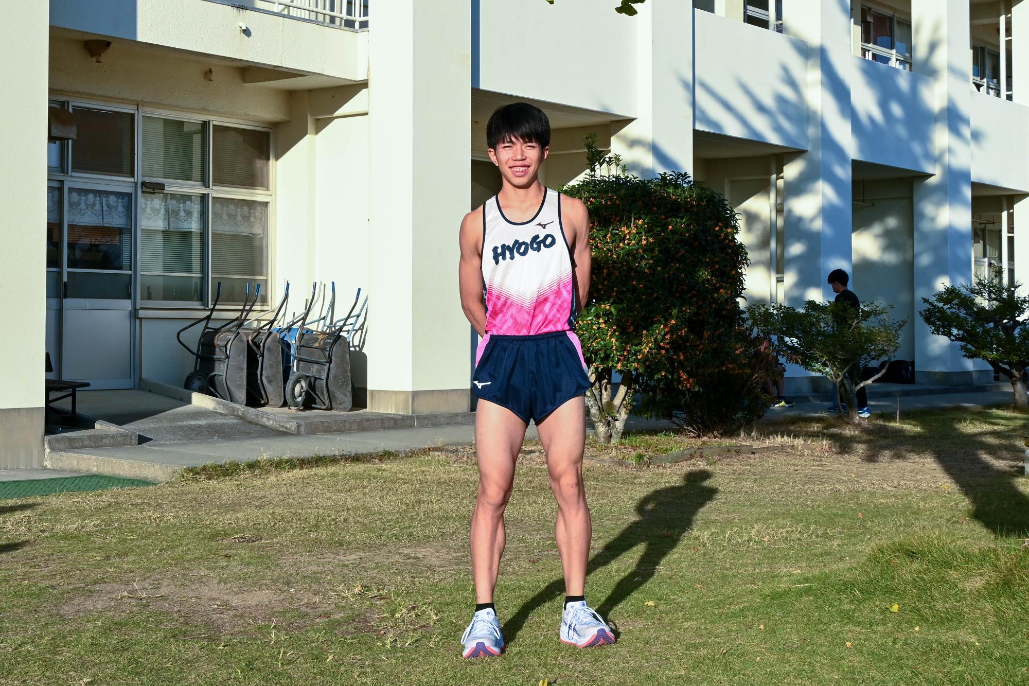 優勝した国民スポーツ大会のユニフォーム姿の新妻さん