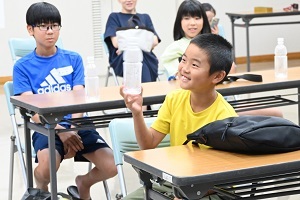 実験する参加者