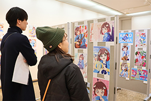 かこのちゃんのファンアートを見る来場者
