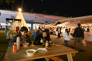 夜のマルシェの様子