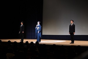 恩師への感謝と自信の将来について宣言する実行委員