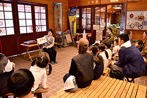 読み聞かせの様子