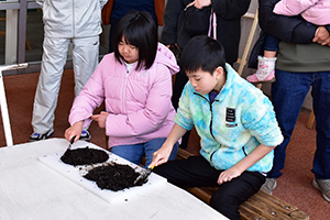 のりを刻む参加者