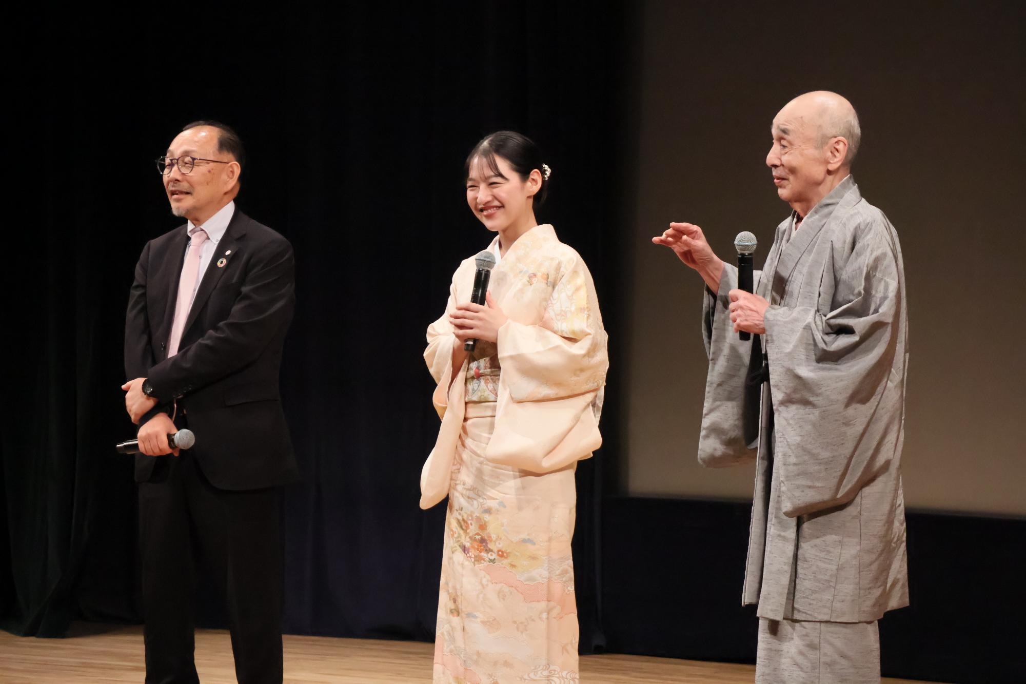 ふるさと加古川での上映会で笑顔の森さん