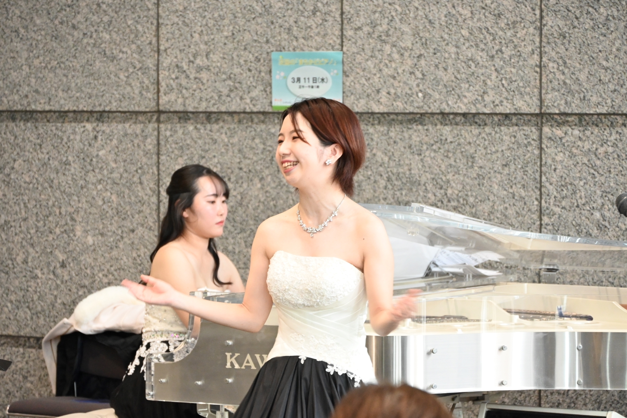 ピアノ演奏と歌声を披露するDuo Spiraさん
