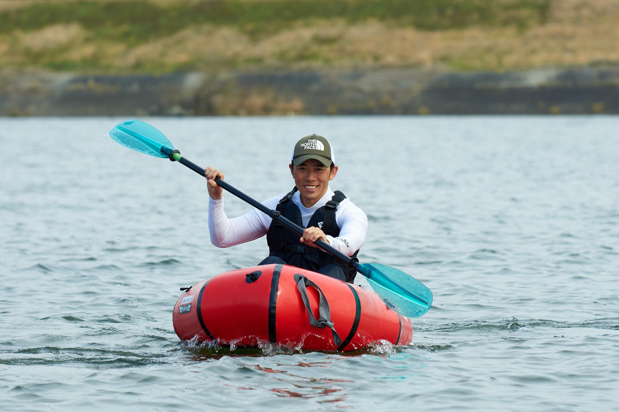 加古川でカヌーを漕ぐ尾野藤さん