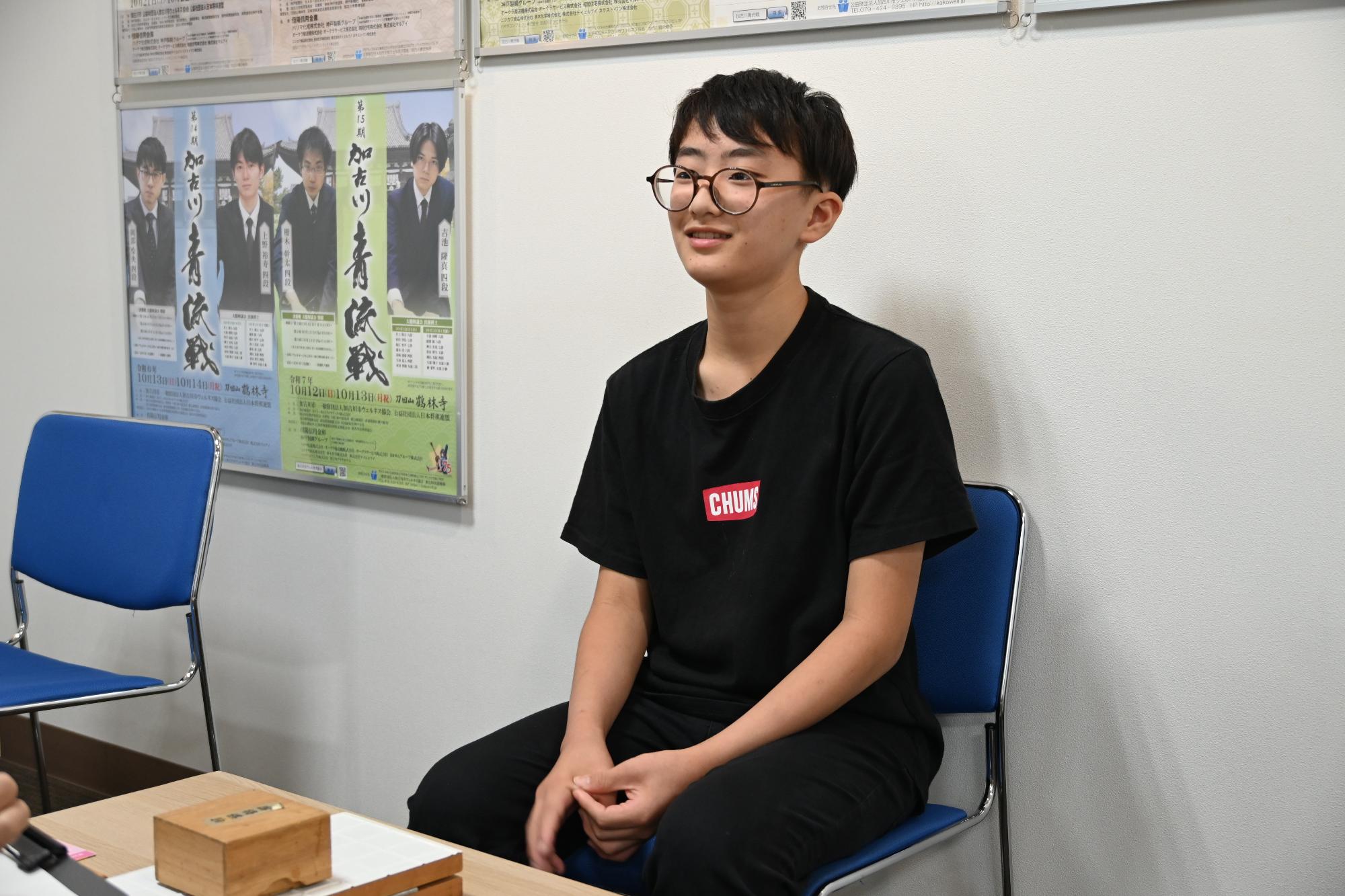 インタビューを受ける山野さん