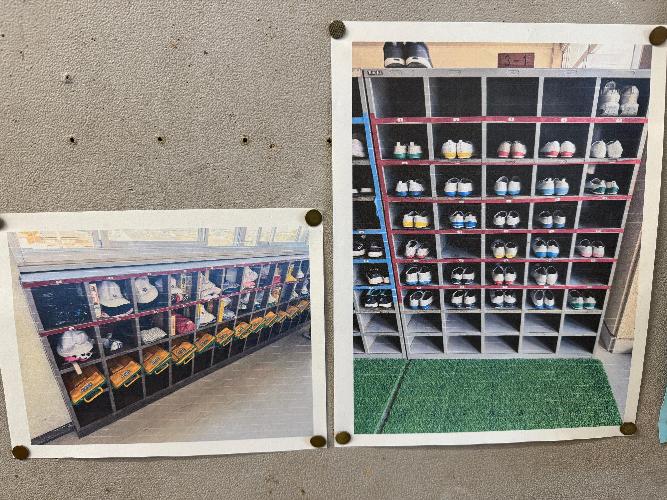 靴箱と廊下の棚の写真