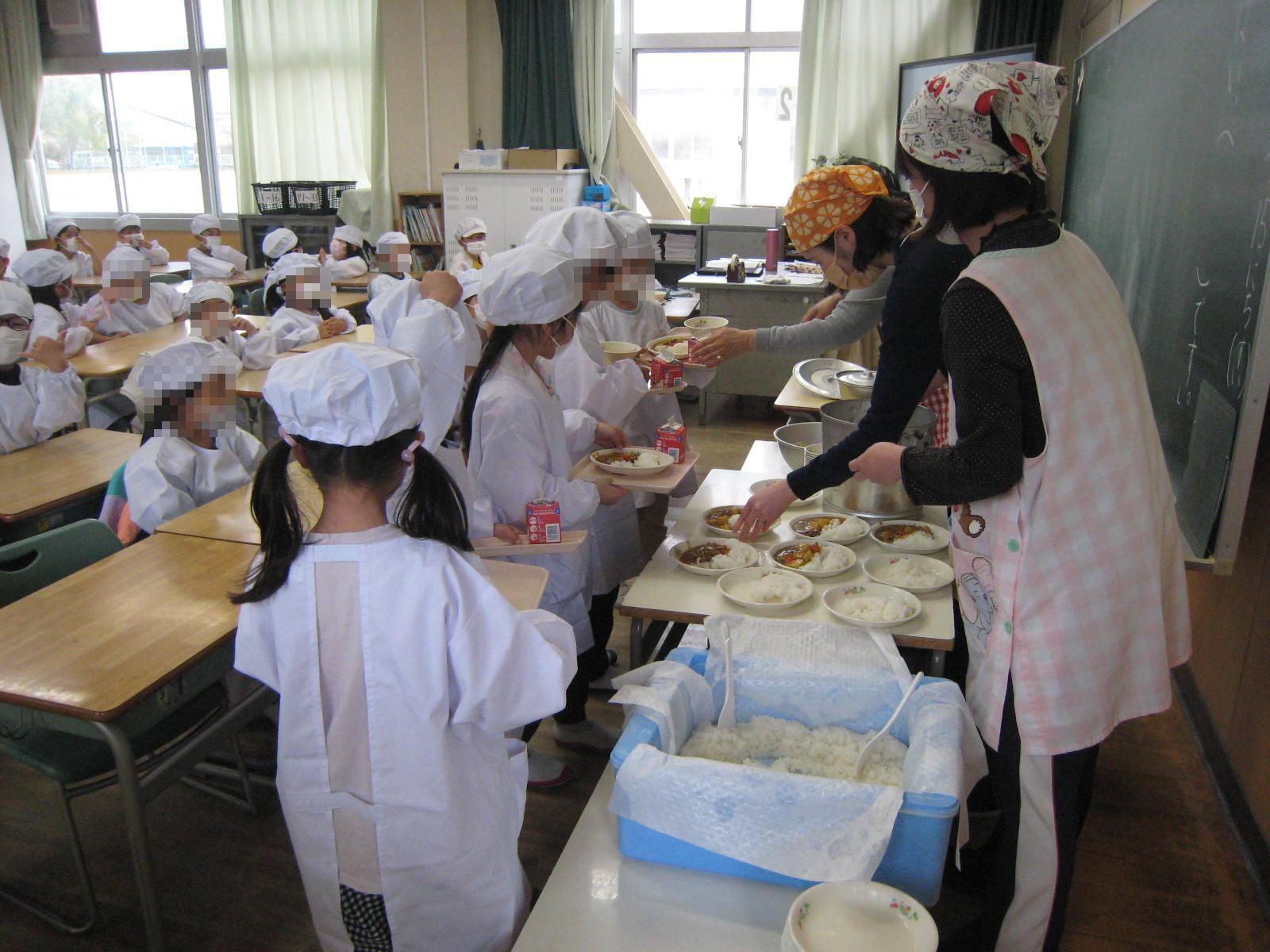 給食