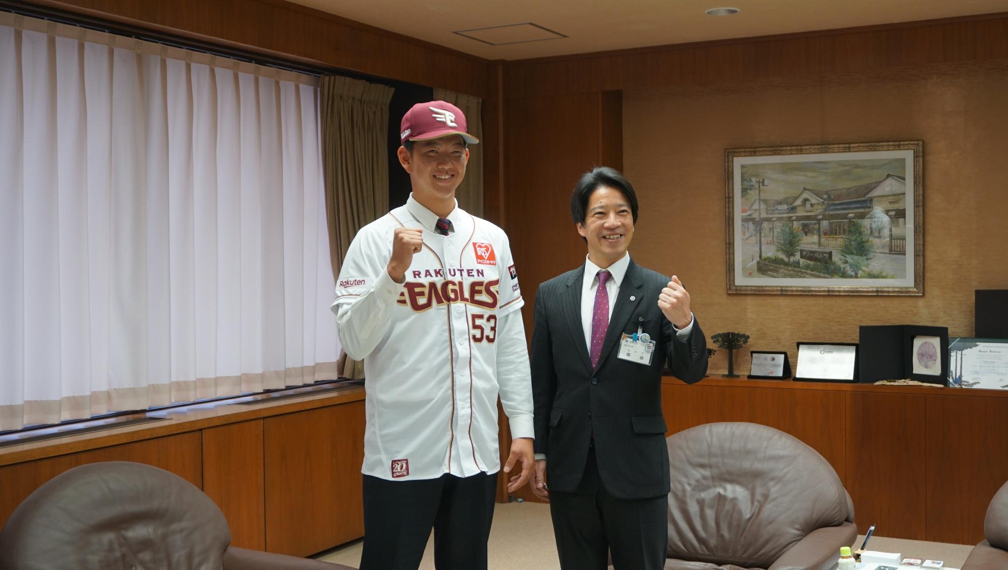 坂井選手と市長の写真