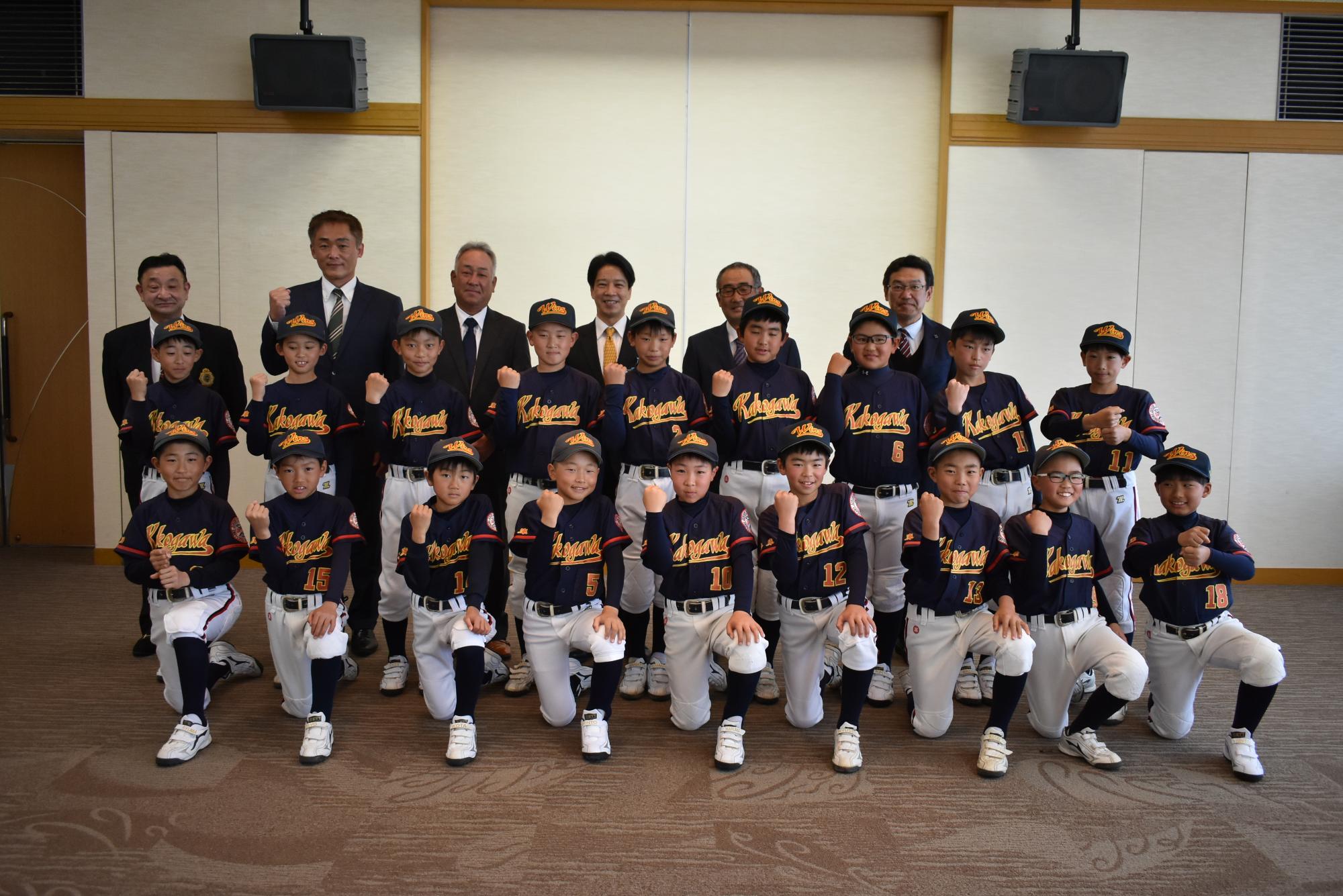 市長と加古川ウィンズの集合写真