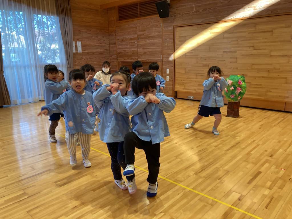 はな組劇をしているところ