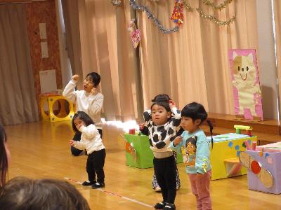 0・1歳児遊び歌の様子