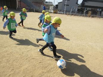 4歳児サッカーの試合