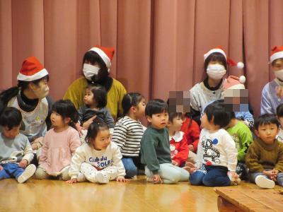 なかよし会を楽しむ乳児たち