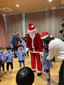 サンタさんと楽しくダンス