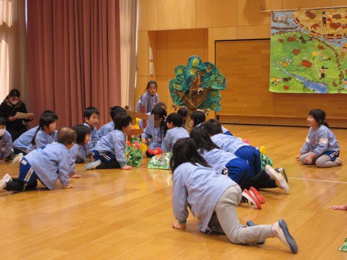 はなのすきなうしを楽しむ5歳児