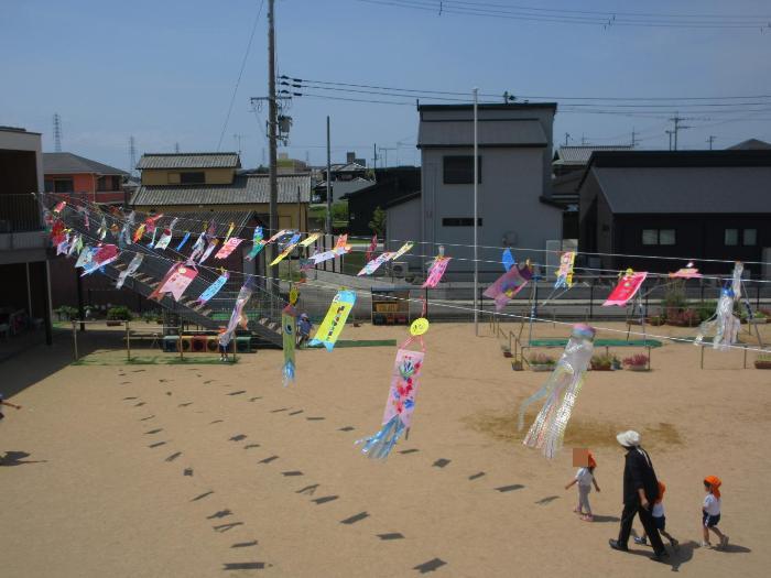空でおよぐこいのぼり