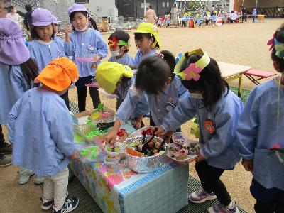 大人気の2歳児のレストラン