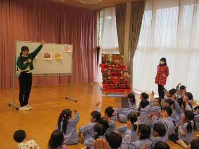 ひなまつりにちなんだクイズ大会の様子