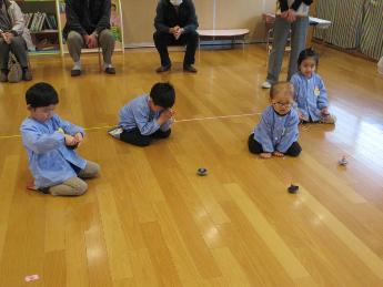 こま回し大会4歳児