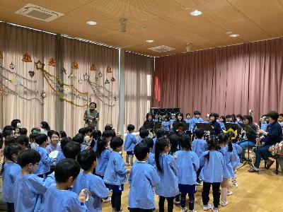 ふるーつもちさんと一緒に演奏する様子