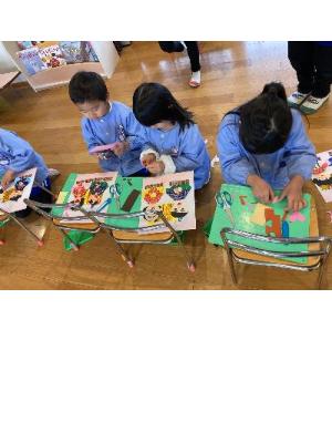 5歳児の雛飾りの制作の様子