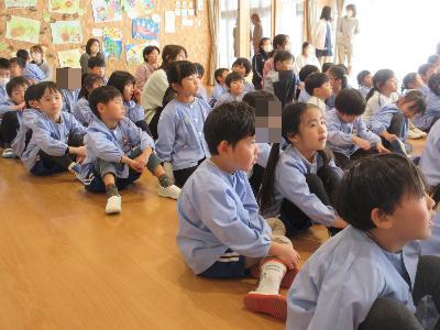 演奏を楽しむこども達