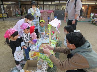 アイスクリーム屋さんの店主は1歳児