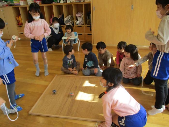 すみれコマ回し