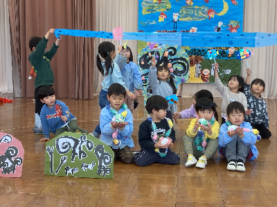 お話遊びをする園児