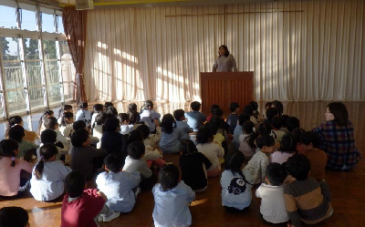 終業式に参観する園児