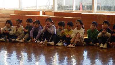 新年会を楽しむ園児