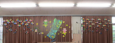園児が作った織姫彦星の制作壁面