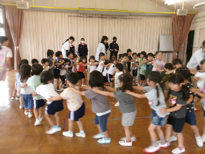 お別れ会に参加する園児