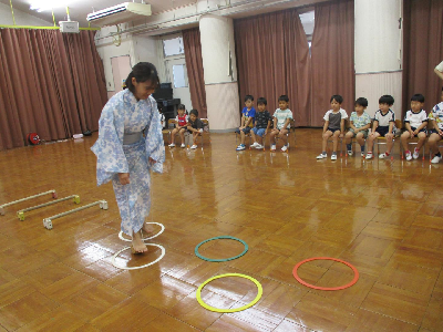 日本の女の子がパカポコを頑張る
