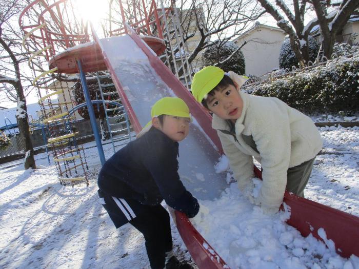 雪遊び