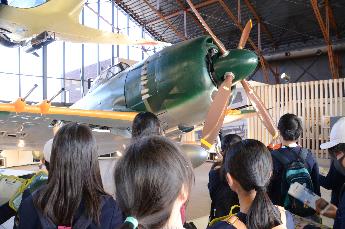 鶉野飛行場跡見学