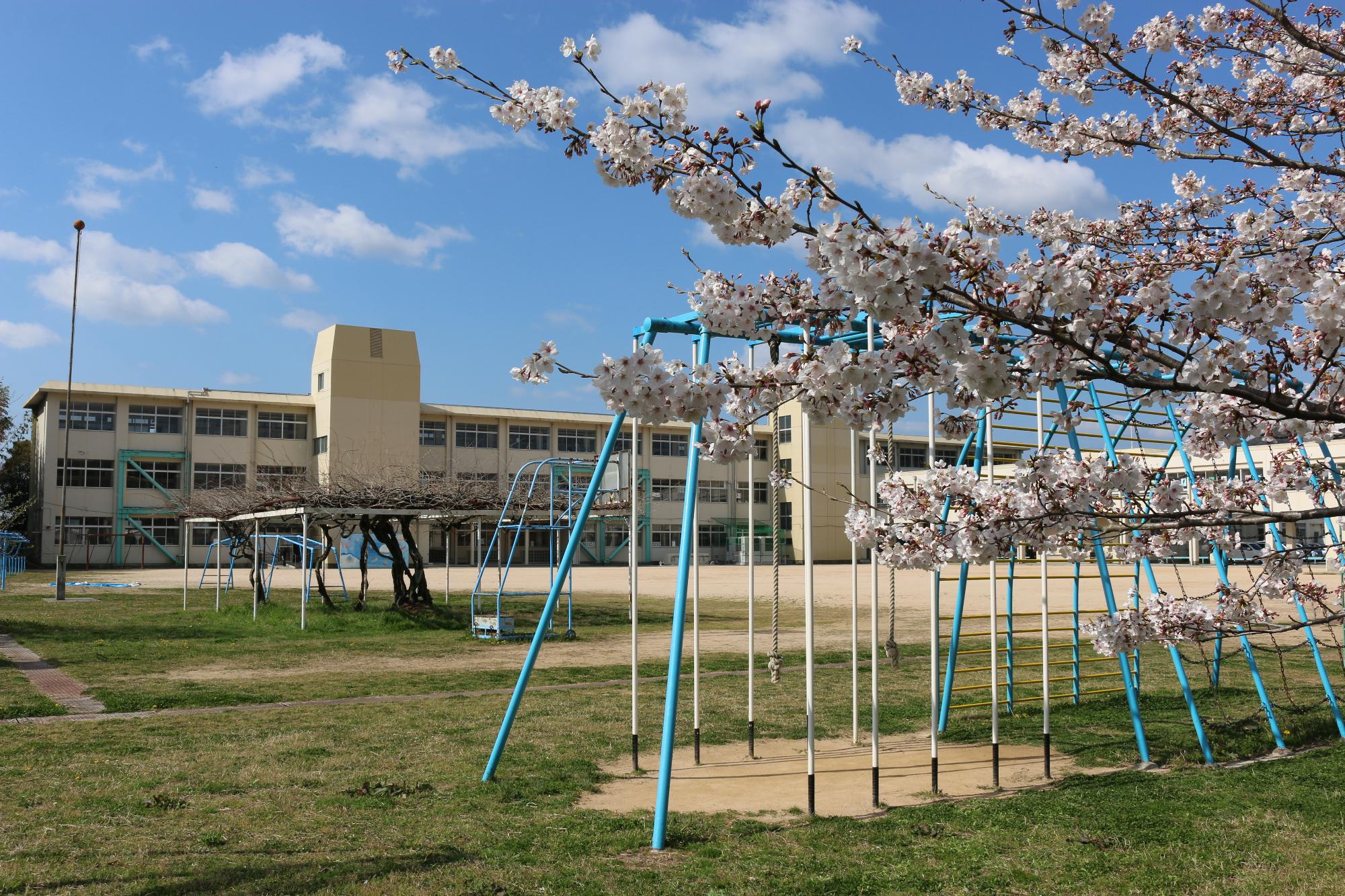 志方小学校校舎