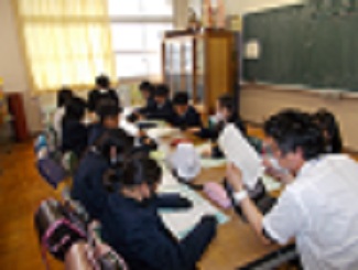 計画委員（児童会）の様子。集会の計画を立てている。