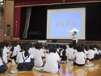 高学年のインターネットトラブル防止講座の様子。