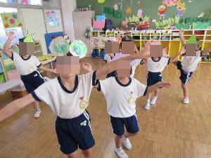 虫になりきるこども達